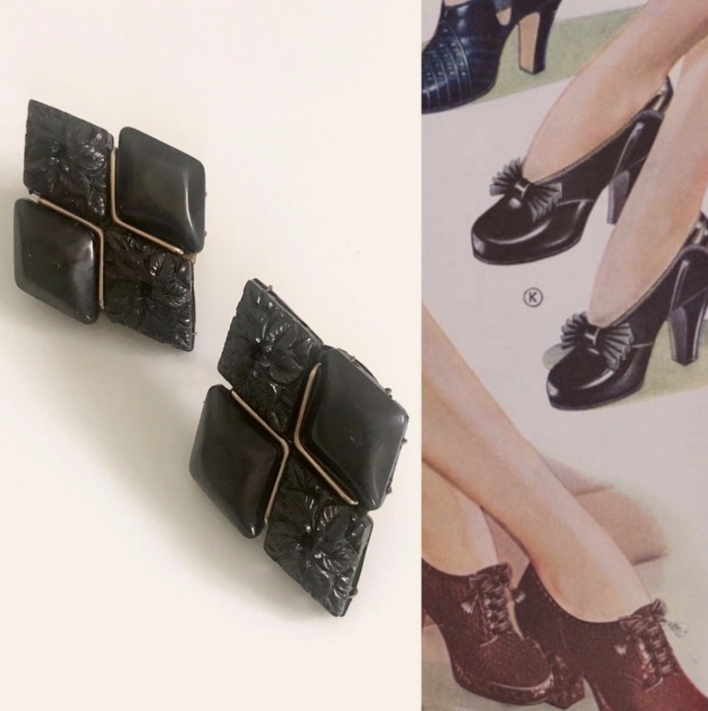 Vintage 1950s black filigree plastoc shoe cl